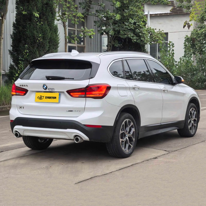 BMW X1 2022 sDrive25Li Leading Edition, двигатель 2.0T B48, электронный селектор передач, салон цвета мокко, увеличенные задние сиденья, спортивный внедорожник.