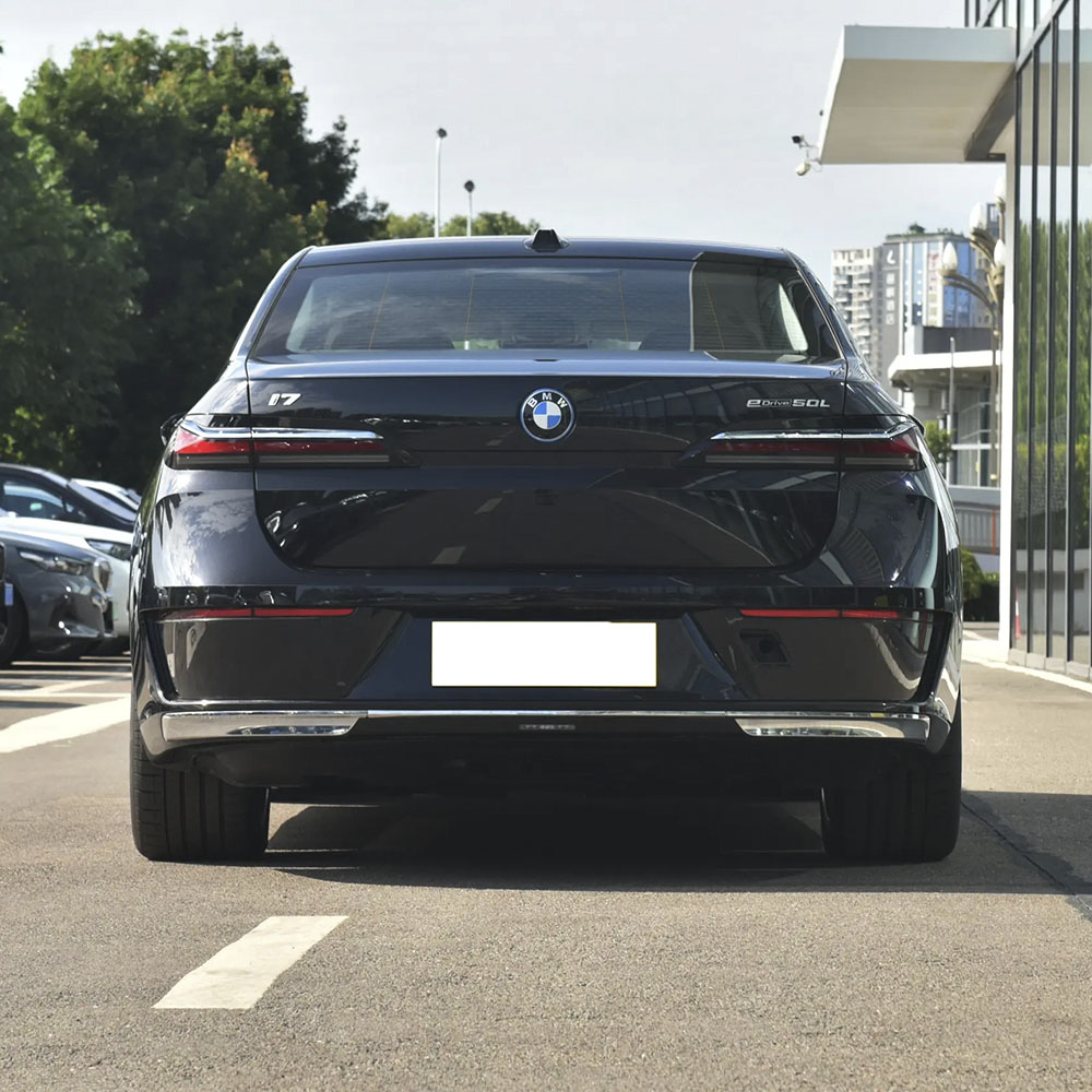 Комплектация BMW i7 2023 eDrive50L Leading Edition класса люкс