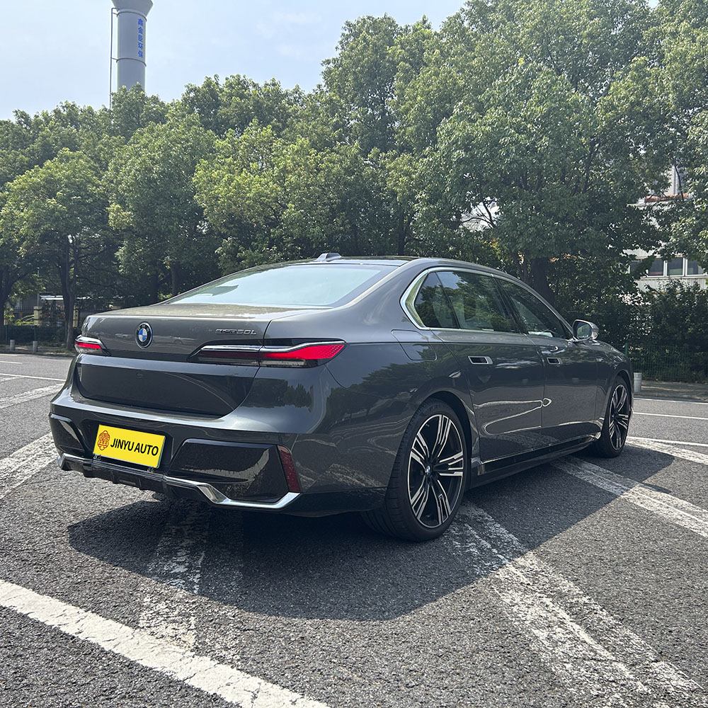 Спортивный пакет BMW I7 2023 eDrive50L Premium Edition M