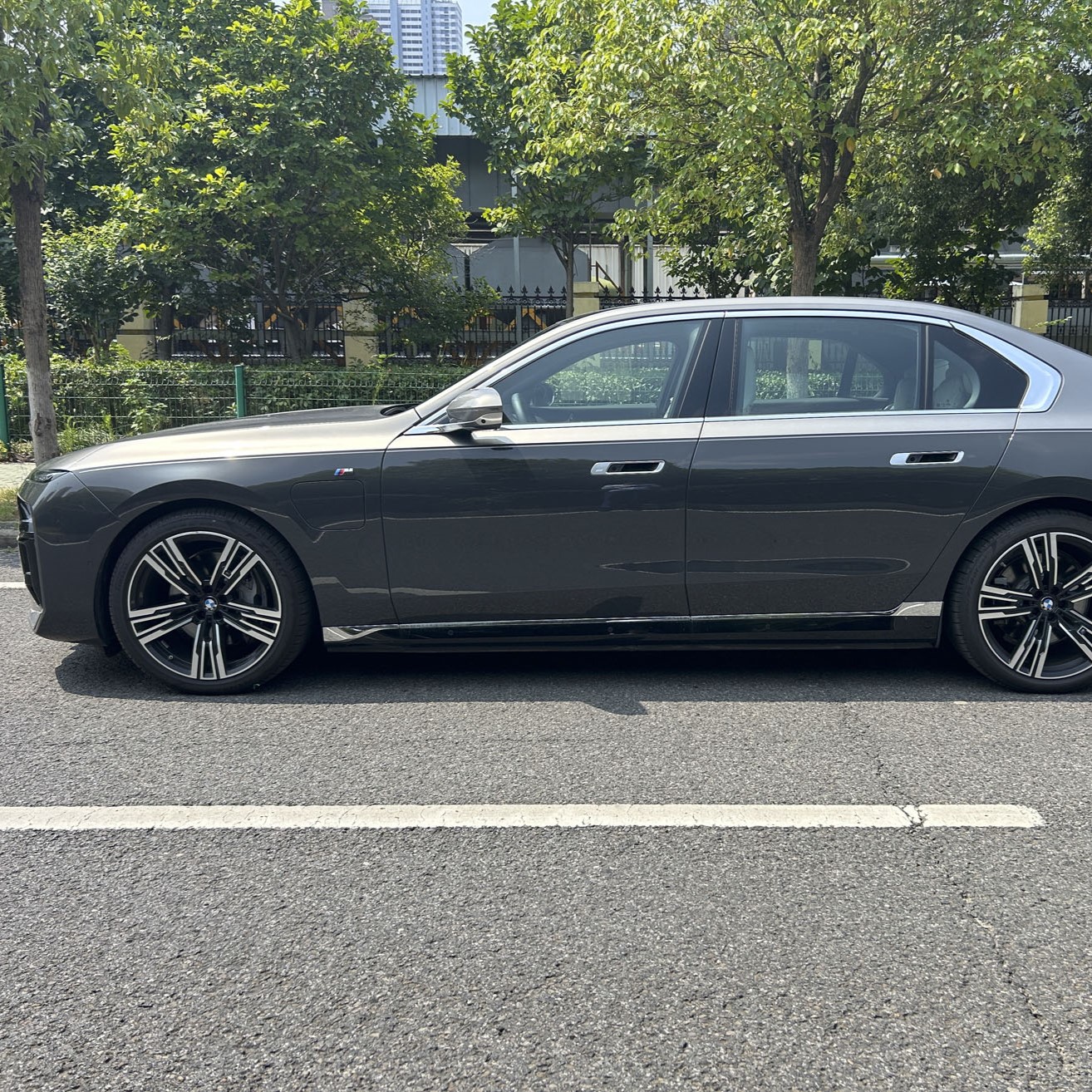 Спортивный пакет BMW I7 2023 eDrive50L Premium Edition M