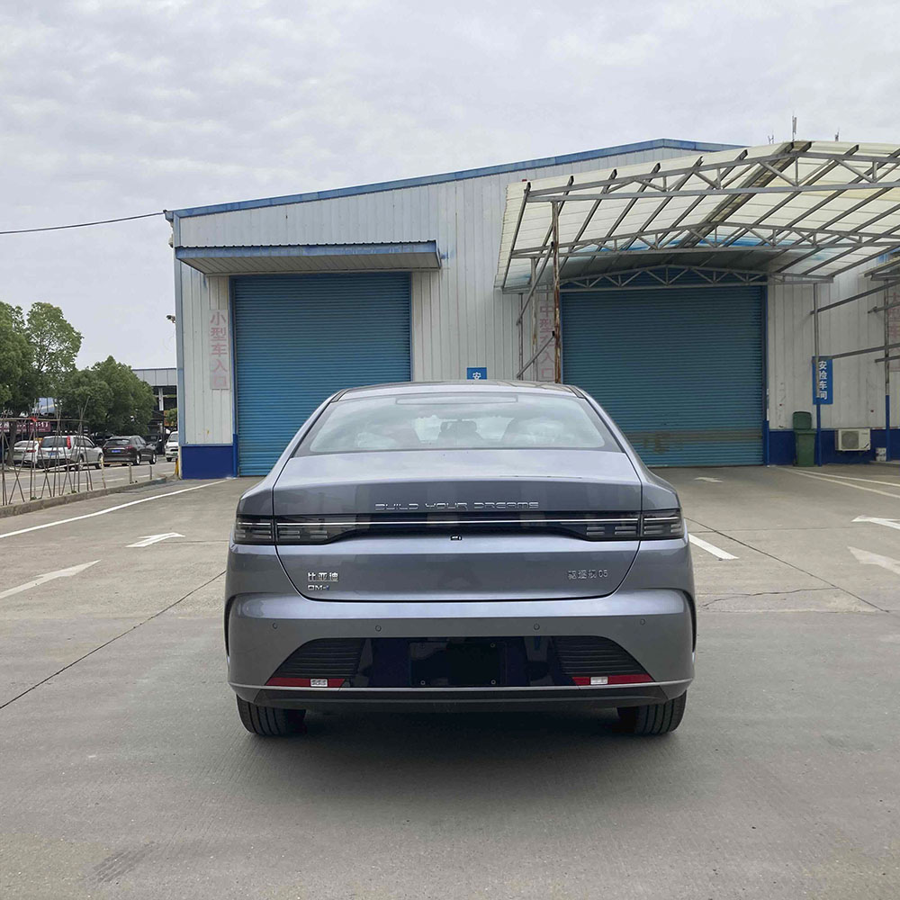 Роскошная модель BYD Destroyer 05 2024 Glory Edition DM-i длиной 55 км