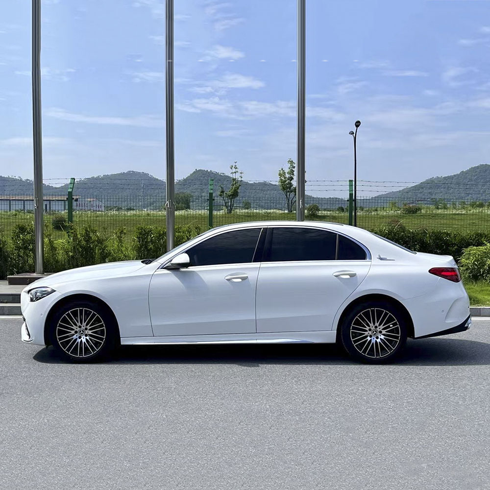 Mercedes-Benz C-Class 2024 C 260-литровой спортивной версией