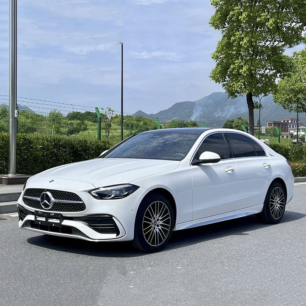 Mercedes-Benz C-Class 2024 C 260-литровой спортивной версией