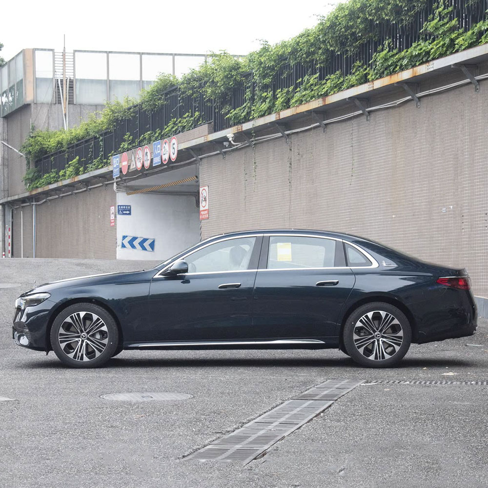 Mercedes-Benz E-Class 2025 Рестайлинговый седан класса люкс объемом 300 л