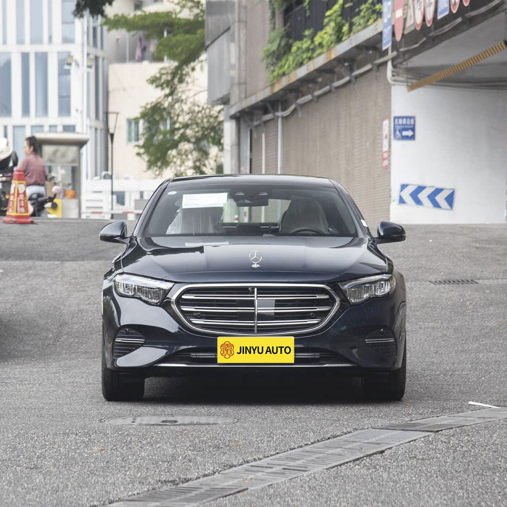 Mercedes-Benz E-Class 2025 Рестайлинговый седан класса люкс объемом 300 л