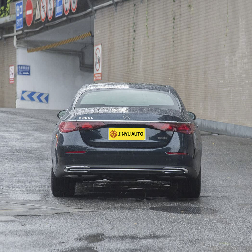 Mercedes-Benz E-Class 2025 Рестайлинговый седан класса люкс объемом 300 л