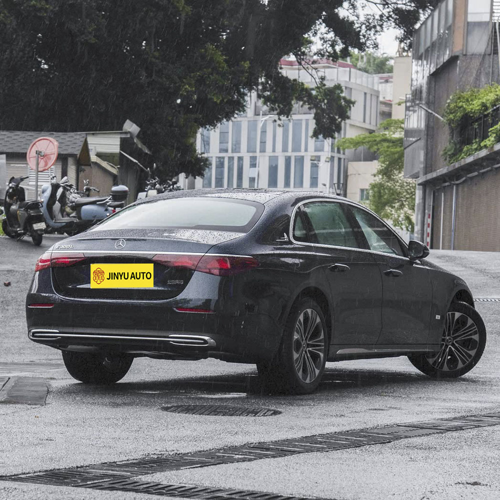 Mercedes-Benz E-Class 2025 Рестайлинговый седан класса люкс объемом 300 л