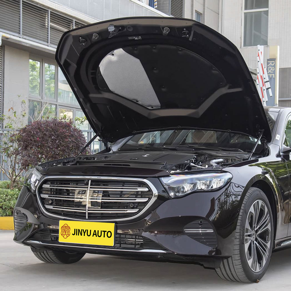 Mercedes-Benz E-Class 2025 Рестайлинговый седан класса люкс объемом 300 л