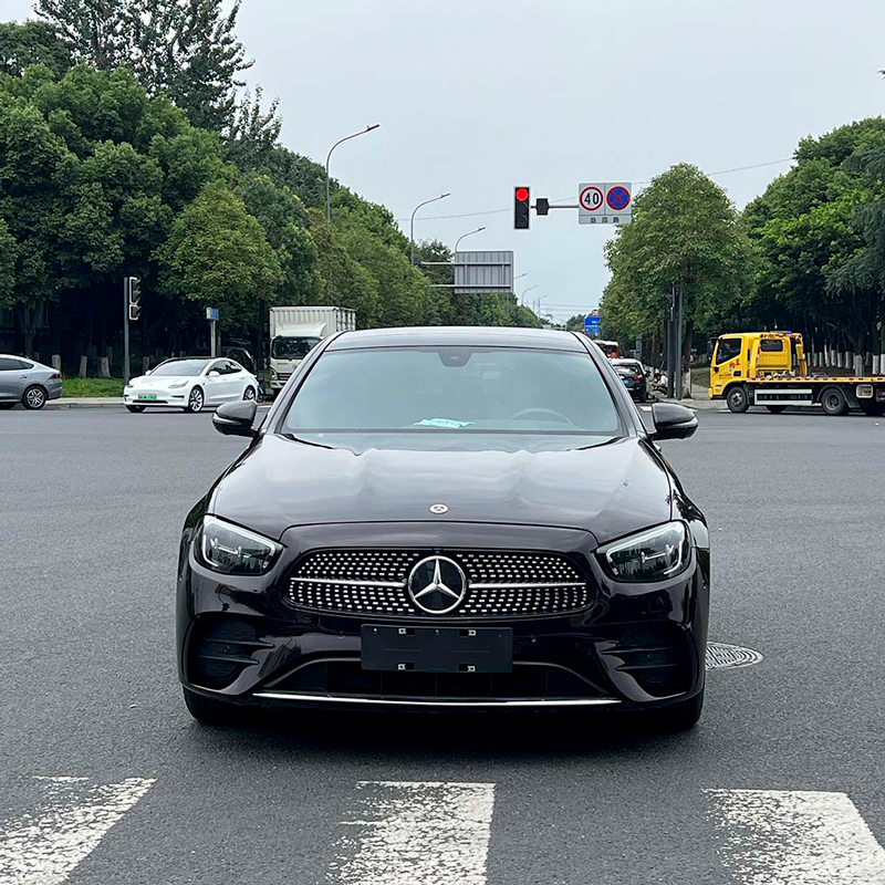 Поддержанный Mercedes-Benz E350eL 2022, подзаряжаемый гибрид (PHEV)