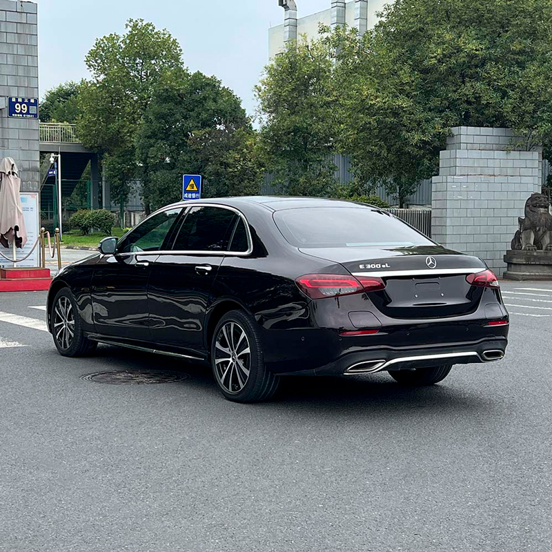 Поддержанный Mercedes-Benz E350eL 2022, подзаряжаемый гибрид (PHEV)