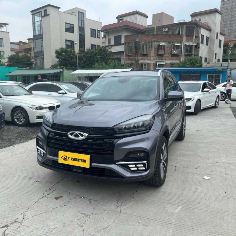 Chery Tiggo 8 (версия Glory Edition 2024 года, комплектация Excellence с турбомотором 230TCI и АКПП): пятиместный среднеразмерный кроссовер, отличающийся просторным и практичным салоном — отличный выбор для семейных путешествий.