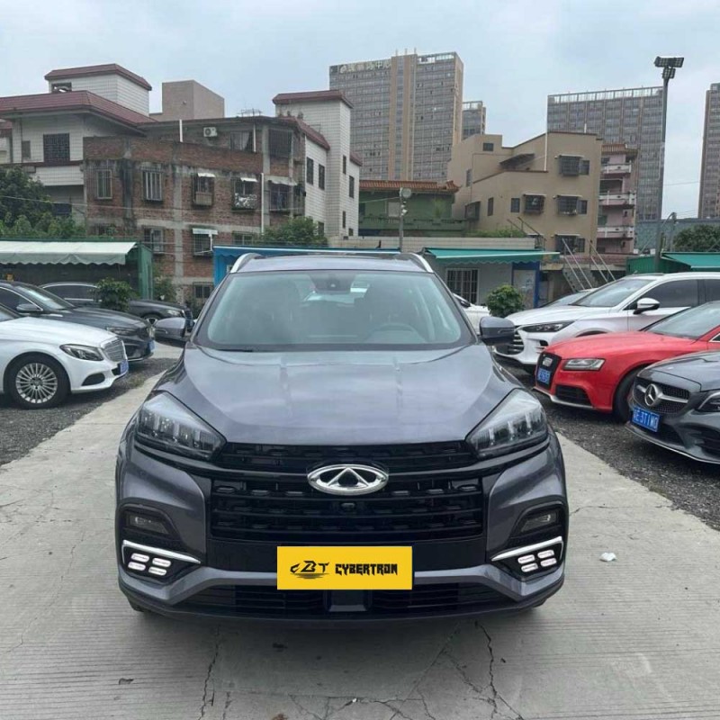 Chery Tiggo 8 (версия Glory Edition 2024 года, комплектация Excellence с турбомотором 230TCI и АКПП): пятиместный среднеразмерный кроссовер, отличающийся просторным и практичным салоном — отличный выбор для семейных путешествий.