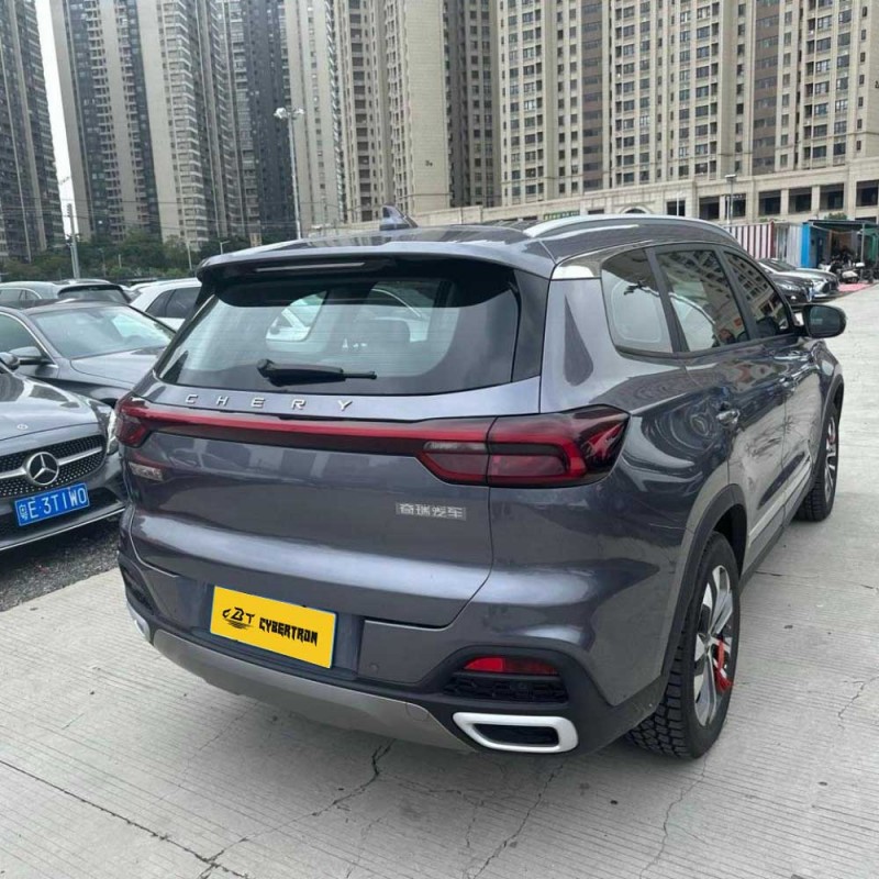 Chery Tiggo 8 (версия Glory Edition 2024 года, комплектация Excellence с турбомотором 230TCI и АКПП): пятиместный среднеразмерный кроссовер, отличающийся просторным и практичным салоном — отличный выбор для семейных путешествий.