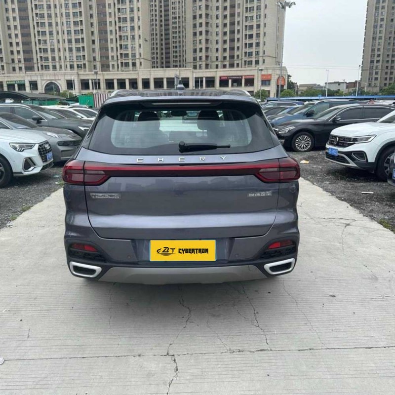 Chery Tiggo 8 (версия Glory Edition 2024 года, комплектация Excellence с турбомотором 230TCI и АКПП): пятиместный среднеразмерный кроссовер, отличающийся просторным и практичным салоном — отличный выбор для семейных путешествий.