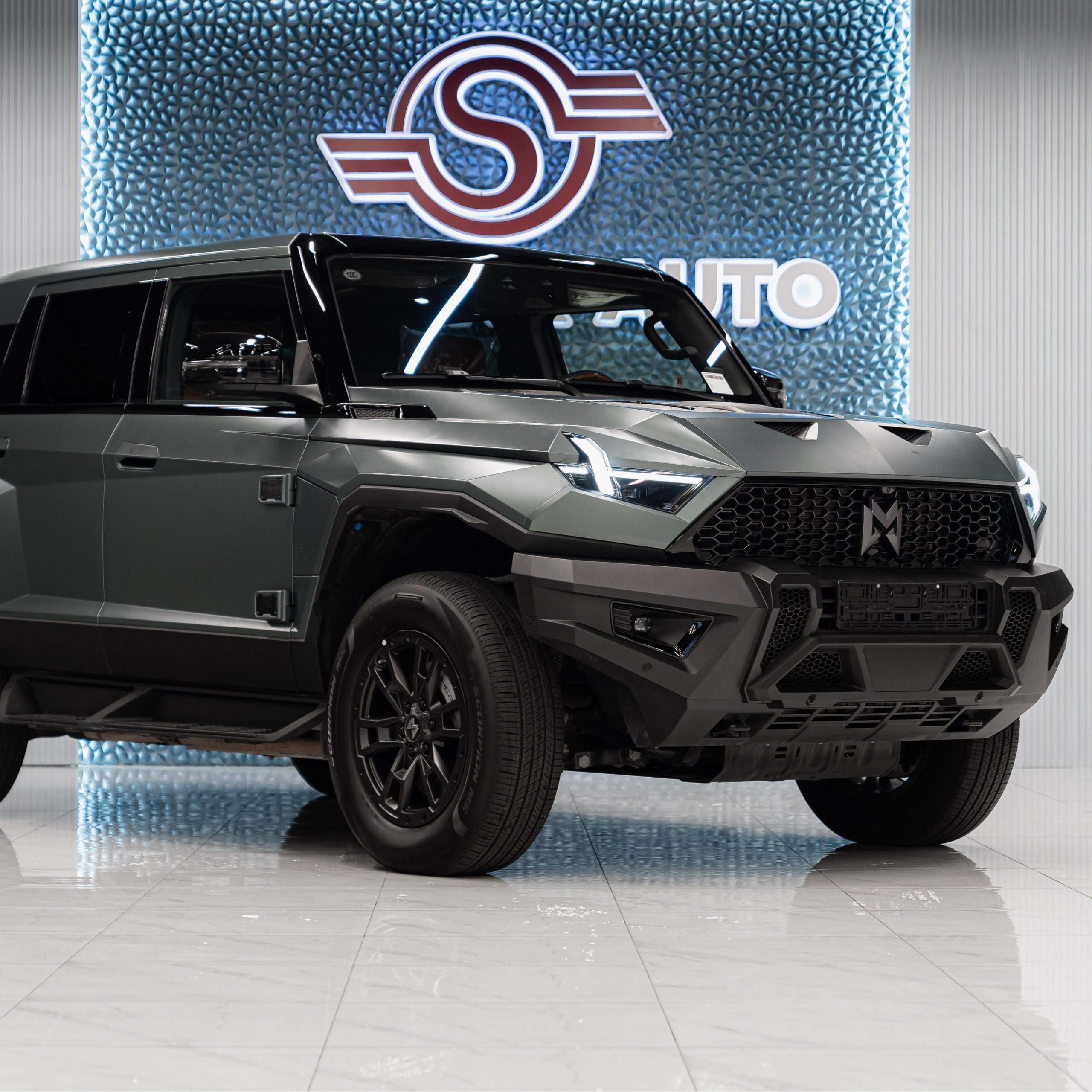 M-Hero 917 — в наличии в России, внедорожный электромобиль для экстремального бездорожья, увеличенный запас хода, немедленная доставка.