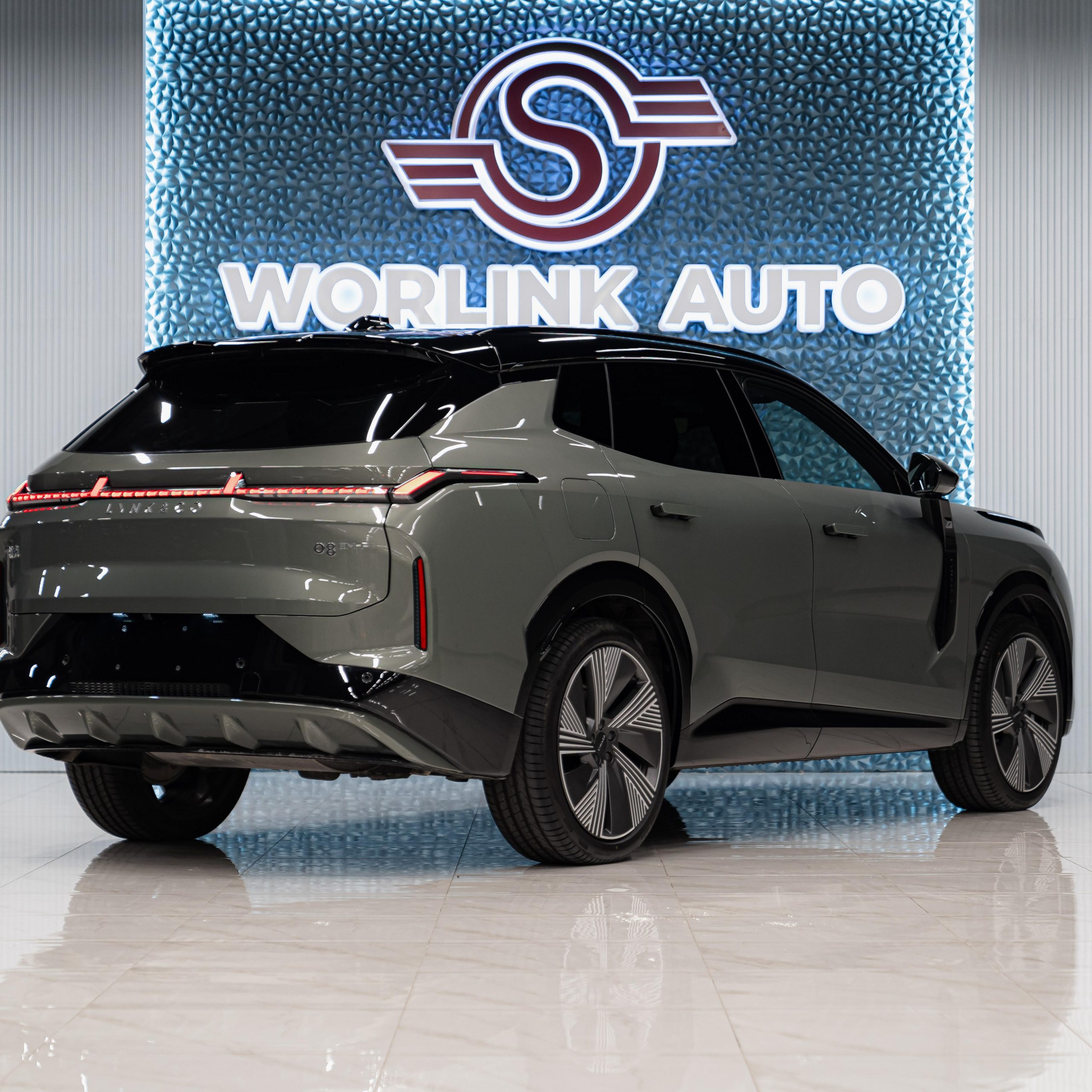 Lynk Co 08 PHEV – В наличии в России, подключаемый гибридный внедорожник, 381 л.с., премиальный дизайн, немедленная доставка.