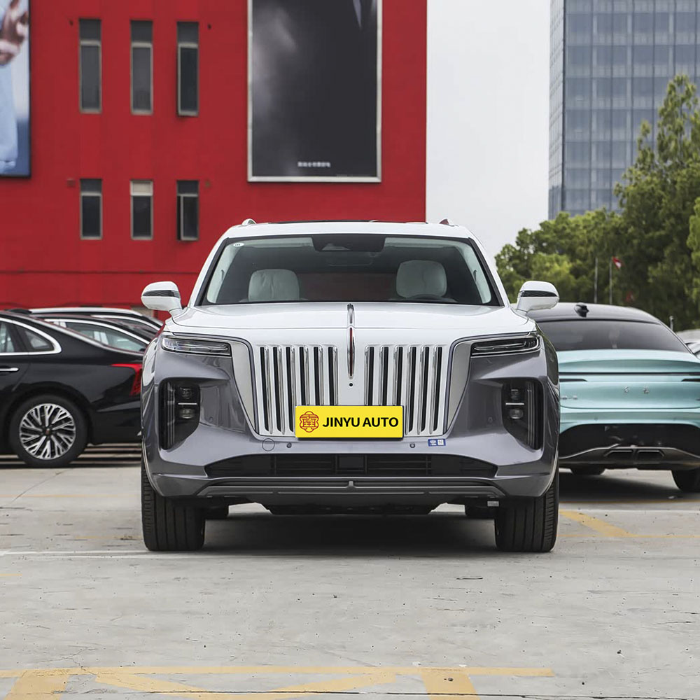 Четырехместный флагманский автомобиль Hongqi E-HS9 2024 с пробегом 660 км