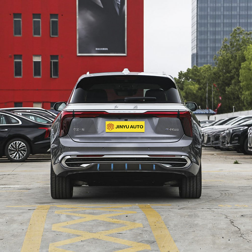 Четырехместный флагманский автомобиль Hongqi E-HS9 2024 с пробегом 660 км