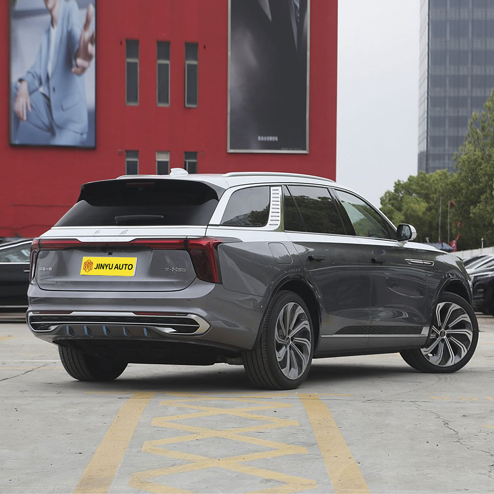 Четырехместный флагманский автомобиль Hongqi E-HS9 2024 с пробегом 660 км