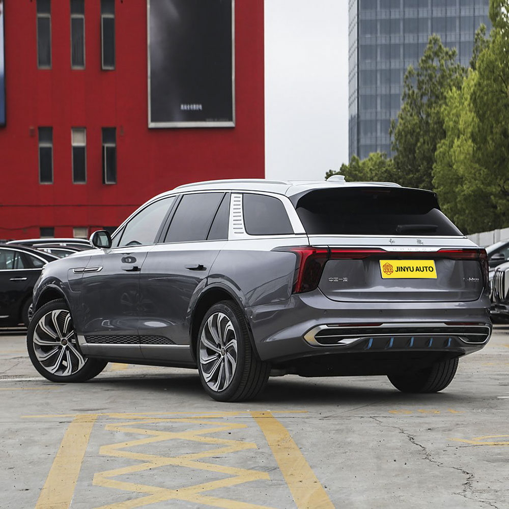 Четырехместный флагманский автомобиль Hongqi E-HS9 2024 с пробегом 660 км