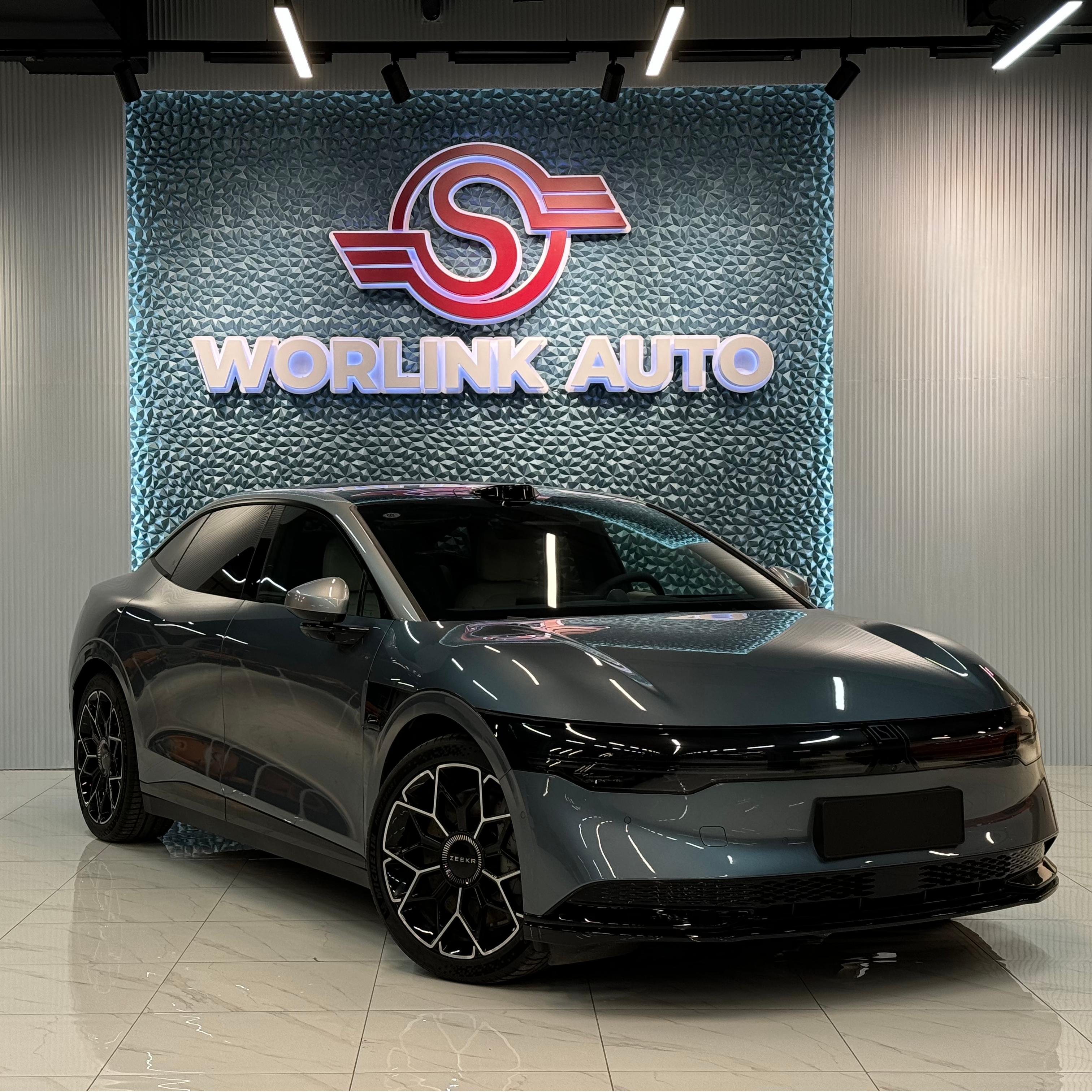 Zeekr 007 (2WD/4WD) – Smart Drive 2, Россия. В наличии, запас хода 870 км, быстрая зарядка 5,5C, готов к самовывозу.