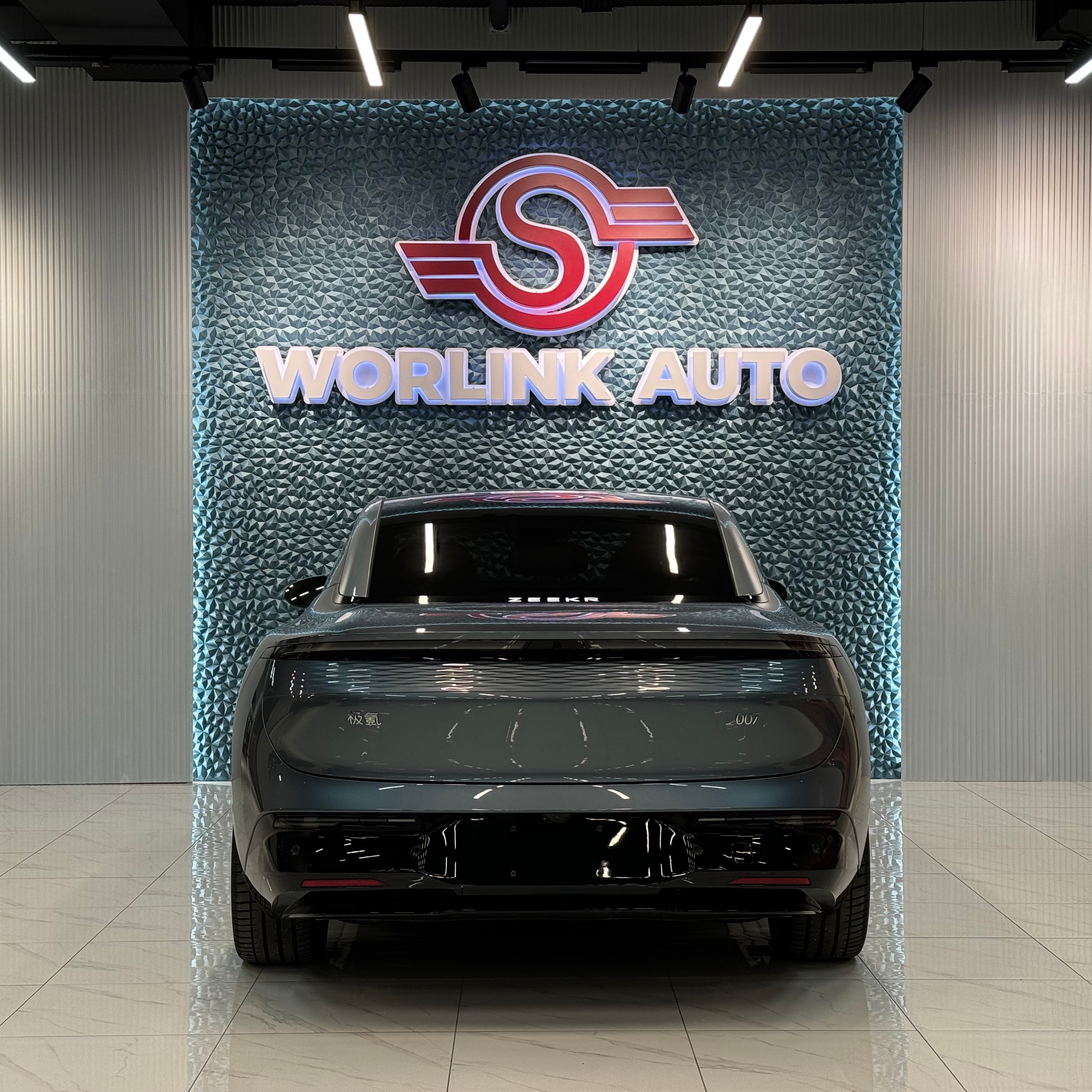 Zeekr 007 (2WD/4WD) – Smart Drive 2, Россия. В наличии, запас хода 870 км, быстрая зарядка 5,5C, готов к самовывозу.