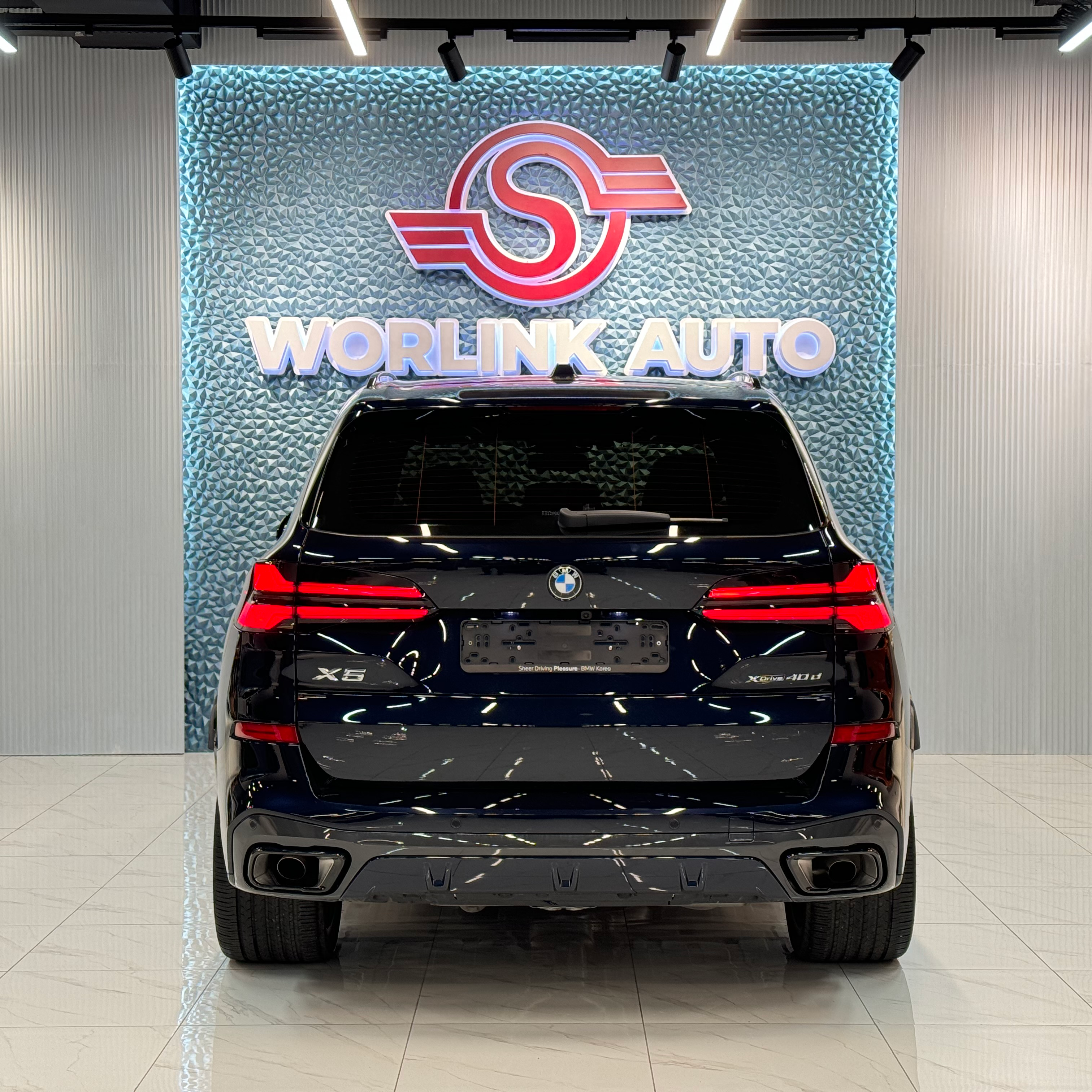 BMW X5 40i (производство США) – В наличии в России, готов к доставке, премиальный внедорожник, 3.0L Turbo, полный привод xDrive.