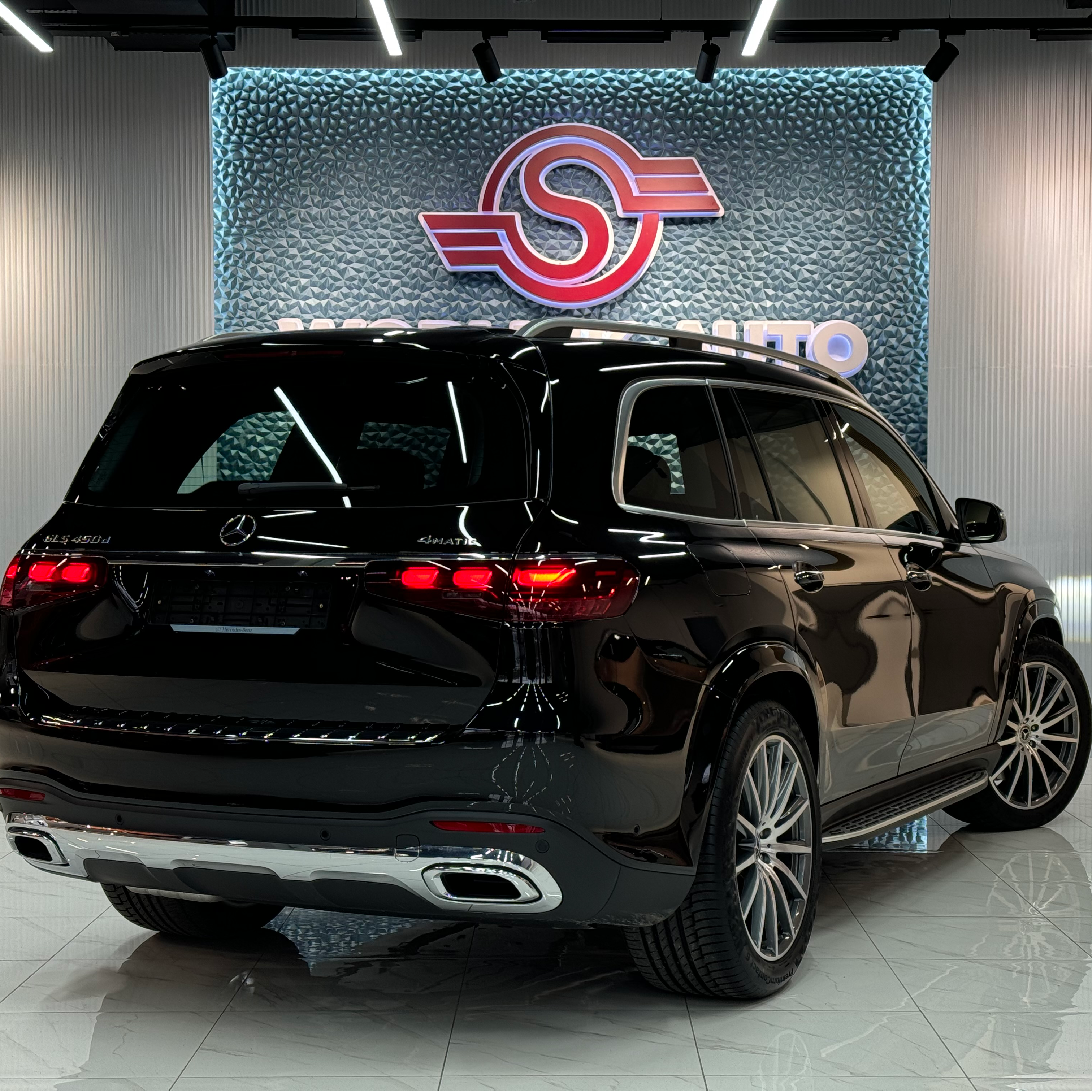 Mercedes-Benz GLS 450d 3.0L (производство Корея) – В наличии, Россия, 3.0D V6, полный привод 4MATIC, полноразмерный роскошный внедорожник, немедленная доставка.