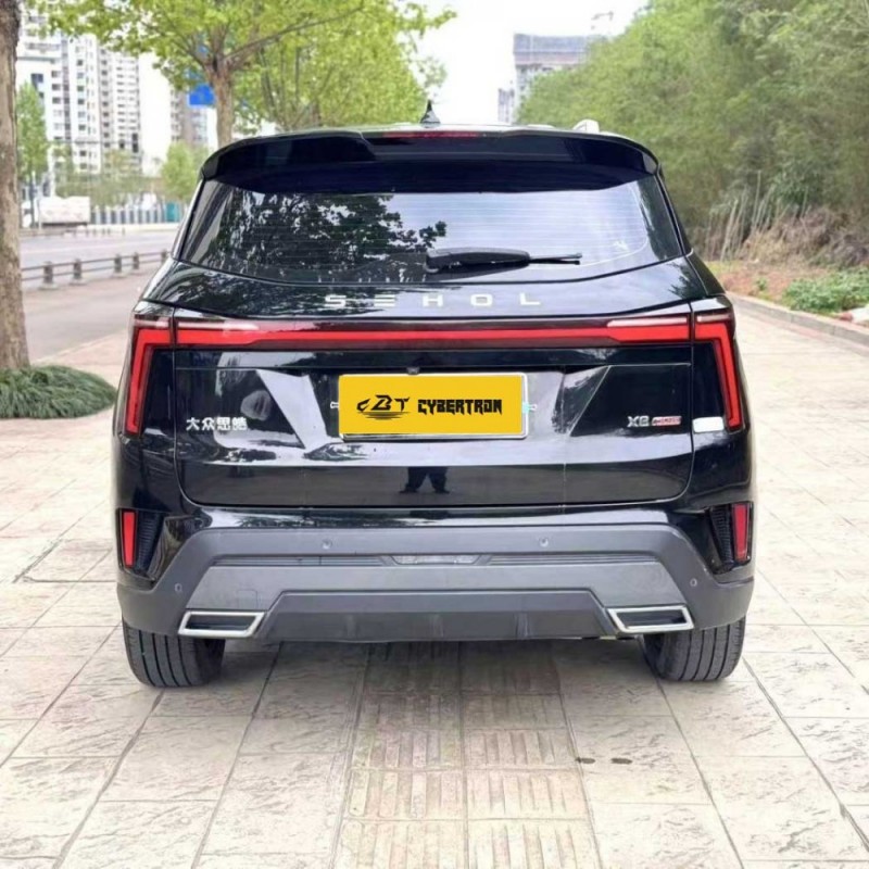 JAC Sihao X8 Plus 2023 1.5TGDI DCT Premium Edition — пятиместный среднеразмерный внедорожник, предлагающий просторный салон и являющийся отличным выбором для семейных поездок на подержанном автомобиле.