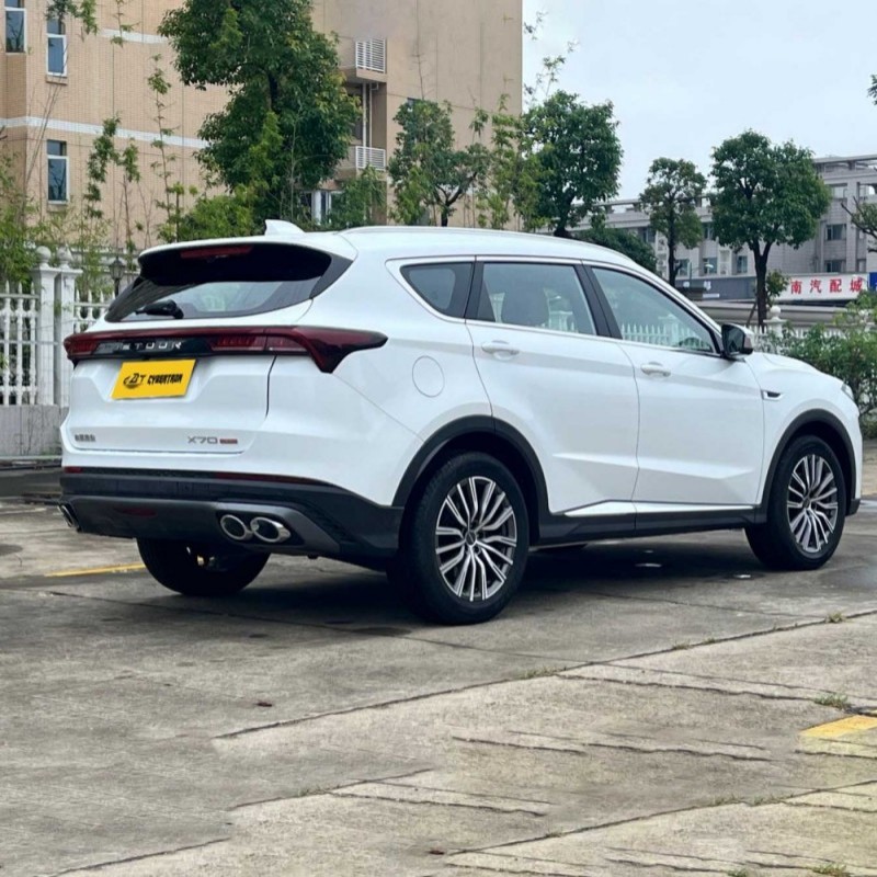 Jetour X70 Plus 2024 Champion Edition 1.5T DCT Champion MAX 7-местный внедорожник: Просторный и доступный, идеально подходит для семей из нескольких человек (б/у).