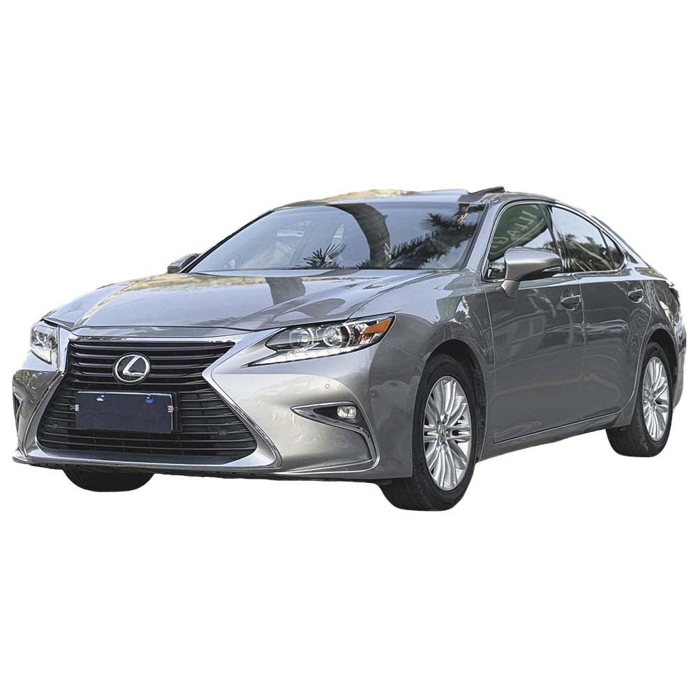 Элегантная версия Lexus ES 250 2015 года выпуска