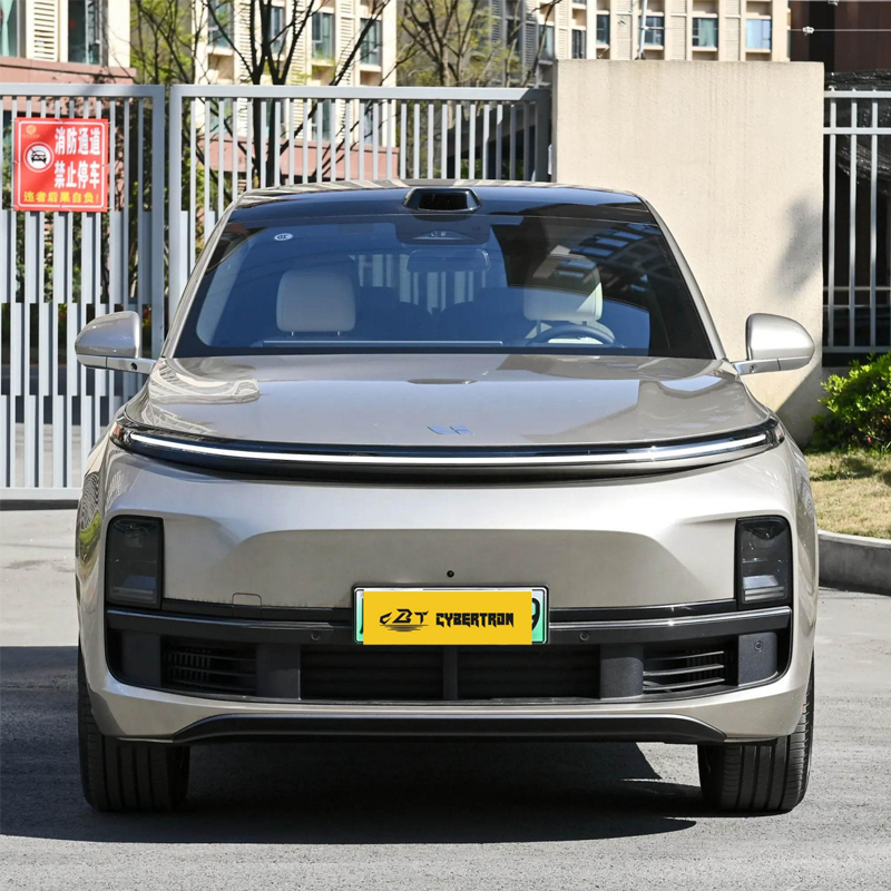 Li Auto L8 Max 2024 — флагманский семейный шестиместный внедорожник с увеличенным запасом хода, интеллектуальными технологиями, топовой комплектацией, практически новый, как новый.