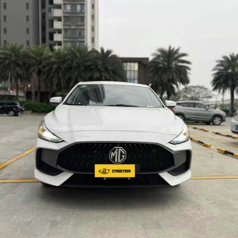 MG5 180DVVT Manual Luxury Edition (2023 г.) — спортивный седан, дарящий удовольствие от управления автомобилем с механической коробкой передач; идеальный вариант начального уровня для тех, кто ценит непосредственный контакт с машиной.