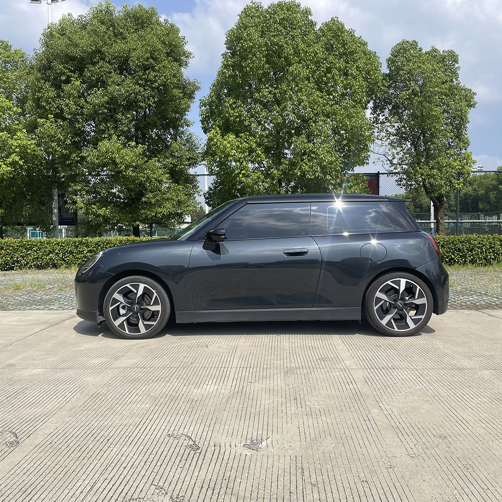 Луч автомобильного MINI Cooper 2024 Cooper SE Artist