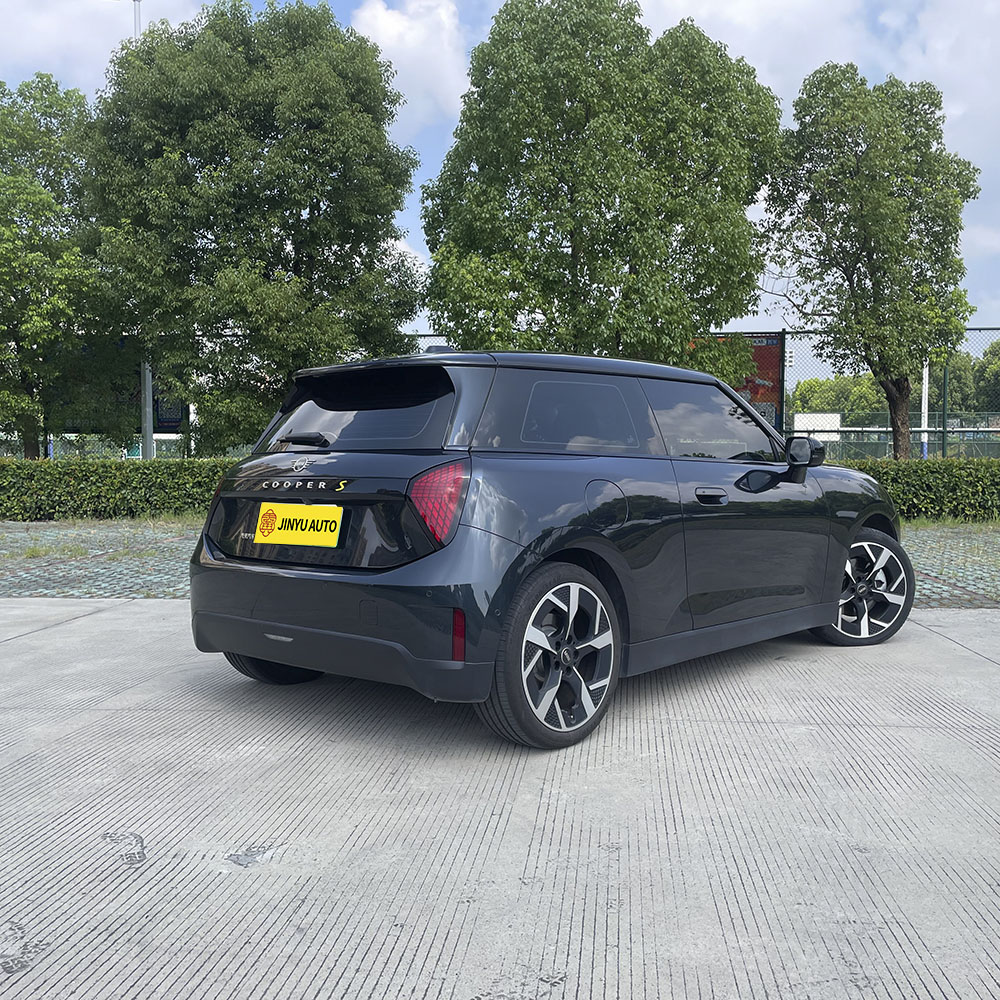 Луч автомобильного MINI Cooper 2024 Cooper SE Artist