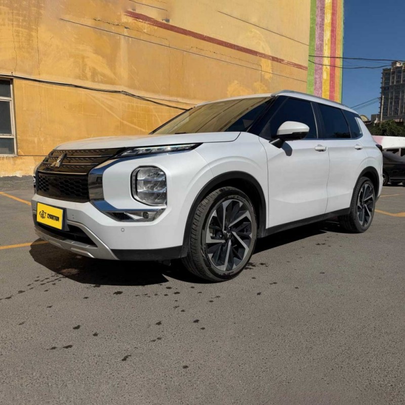 Mitsubishi Outlander 2023 1.5T CVT 4WD Premium Edition 7-местный внедорожник, надежный 7-местный автомобиль, универсальный семейный партнер.