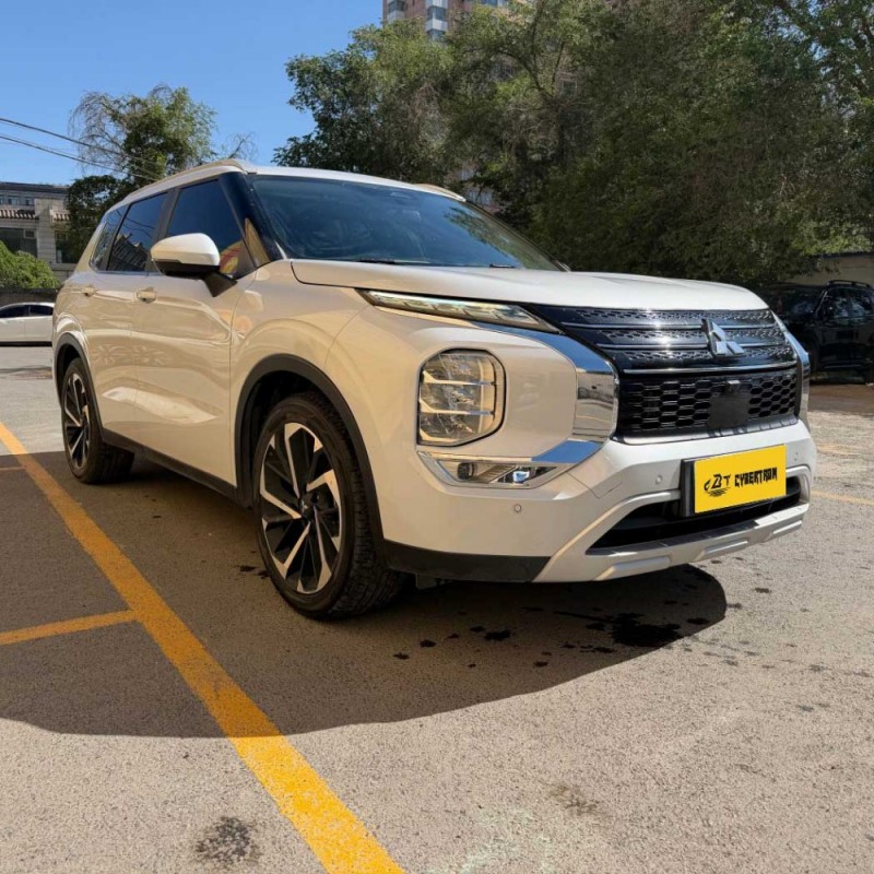 Mitsubishi Outlander 2023 1.5T CVT 4WD Premium Edition 7-местный внедорожник, надежный 7-местный автомобиль, универсальный семейный партнер.