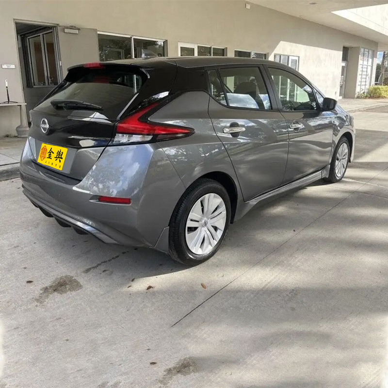 Поддержанный Nissan Leaf 2022, электромобиль