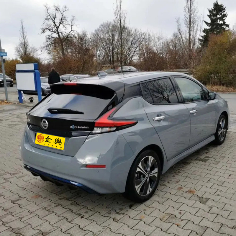 Поддержанный Nissan Leaf 2022, электромобиль