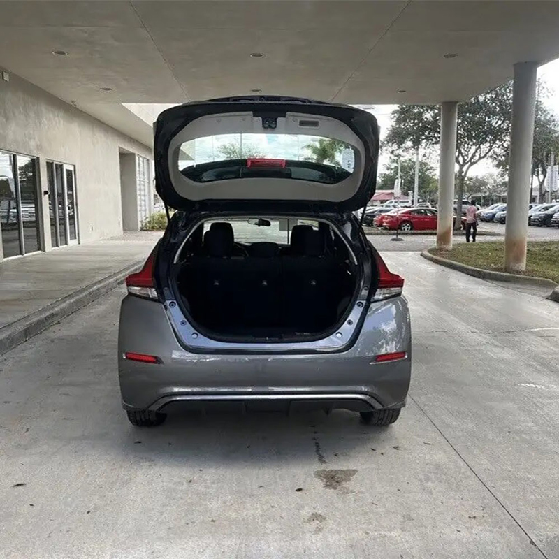 Поддержанный Nissan Leaf 2022, электромобиль