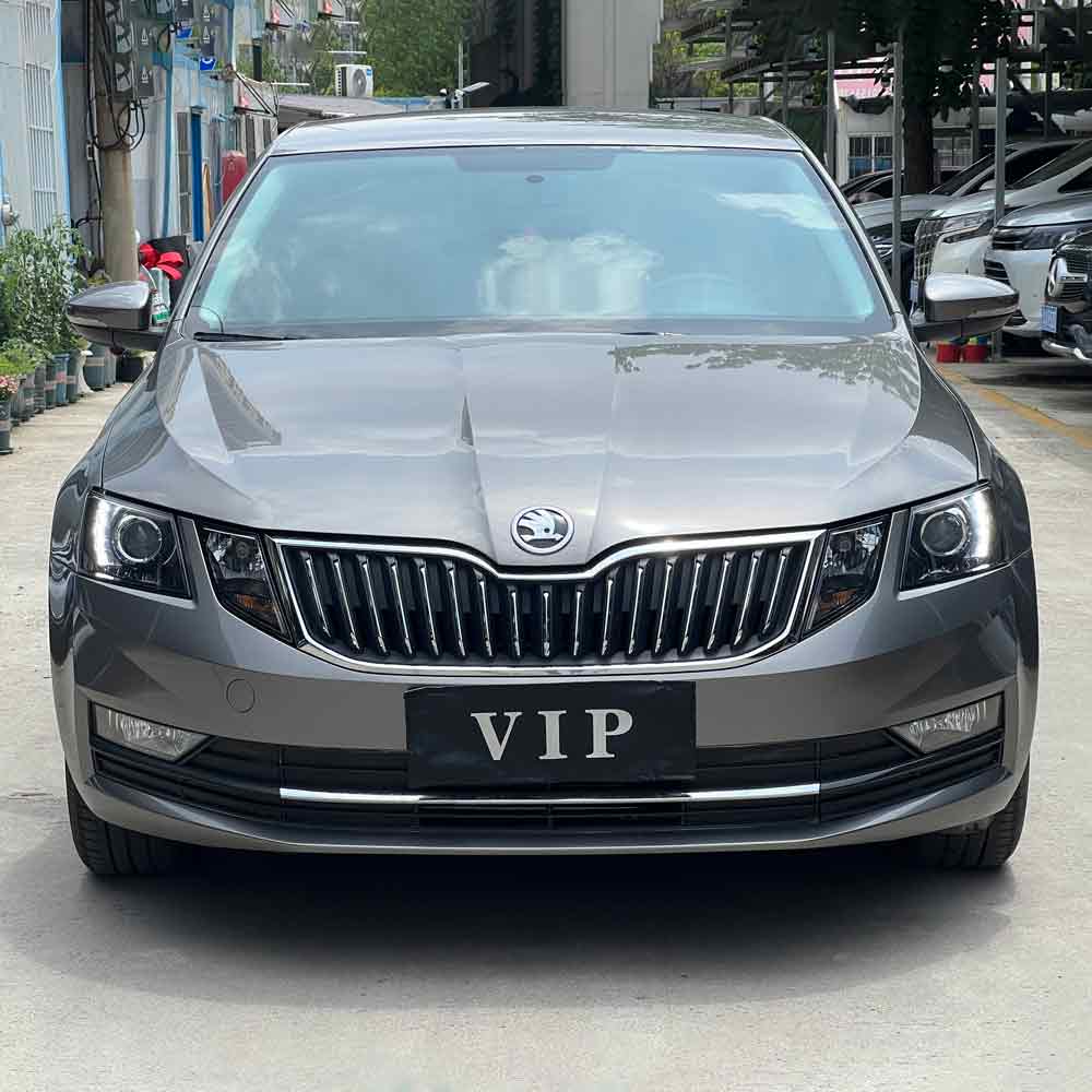 Темно-серая Skoda Octavia 2022 1,5л Автоматическая версия Comfort Edition Пробег 30 000 км 48 800