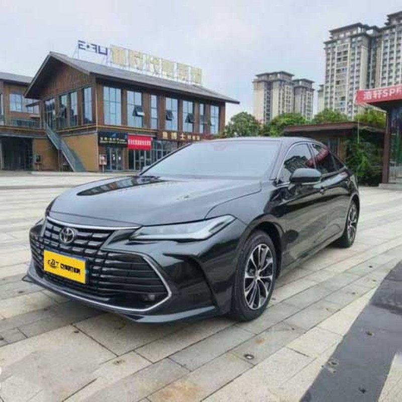 Toyota Avalon 2023, 2,0 л, комплектация Prestige Японский среднеразмерный седан класса B+, премиальный характер. Универсальный вариант для бизнеса и семьи на вторичном авторынке.