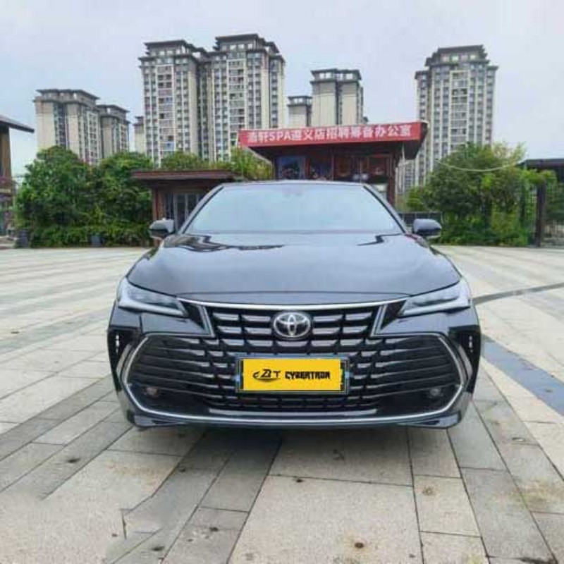 Toyota Avalon 2023, 2,0 л, комплектация Prestige Японский среднеразмерный седан класса B+, премиальный характер. Универсальный вариант для бизнеса и семьи на вторичном авторынке.