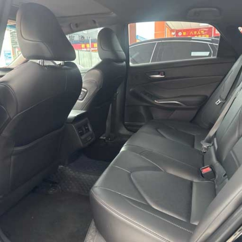 Toyota Avalon 2023, 2,0 л, комплектация Prestige Японский среднеразмерный седан класса B+, премиальный характер. Универсальный вариант для бизнеса и семьи на вторичном авторынке.