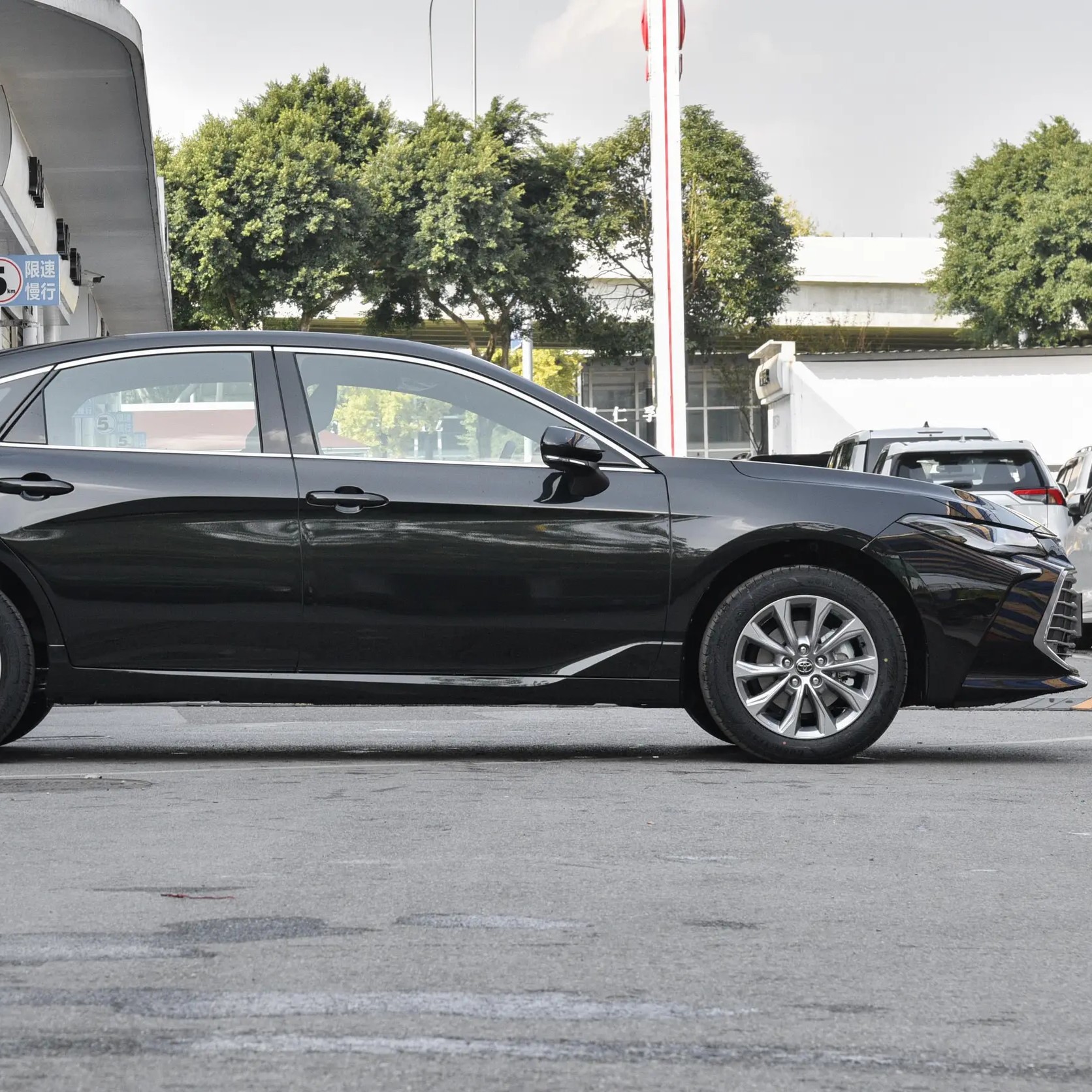 Подержанная Toyota Avalon 2.0L CVT Progressive Edition 2024 года выпуска