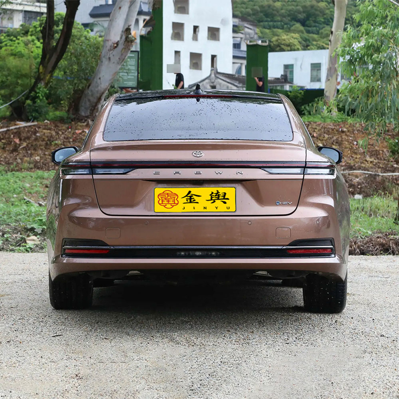 Поддержанный Toyota Crown 2024, Sedan 2.5L HEV Premium