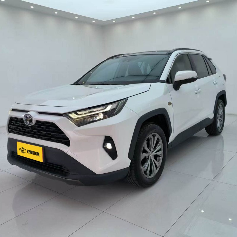 Toyota RAV4 2023, 2,0 л, CVT, передний привод, комплектация Style Plus Японский компактный внедорожник, экономичный и надежный, классический вариант для семейного использования на вторичном рынке.