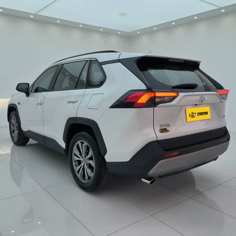 Toyota RAV4 2023, 2,0 л, CVT, передний привод, комплектация Style Plus Японский компактный внедорожник, экономичный и надежный, классический вариант для семейного использования на вторичном рынке.