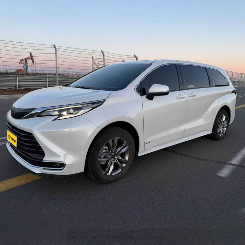 Toyota Sienna 2024, 2,5 л гибрид, комплектация Comfort Совместное производство, крупногабаритный MPV на 7 мест, экономичный в эксплуатации. Отличный выбор для семейных поездок на вторичном рынке.