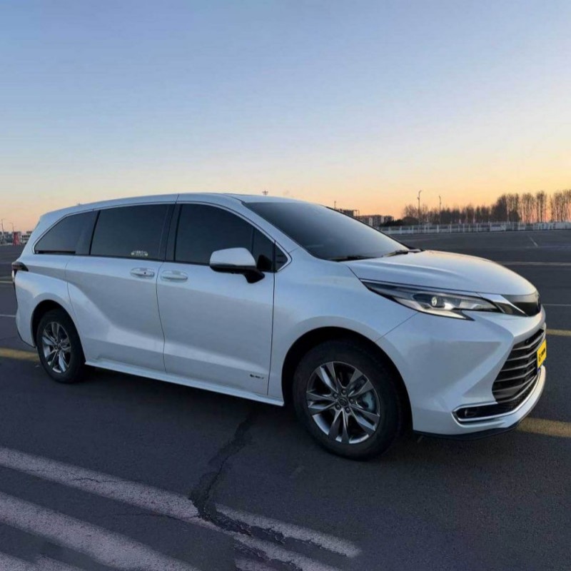 Toyota Sienna 2024, 2,5 л гибрид, комплектация Comfort Совместное производство, крупногабаритный MPV на 7 мест, экономичный в эксплуатации. Отличный выбор для семейных поездок на вторичном рынке.
